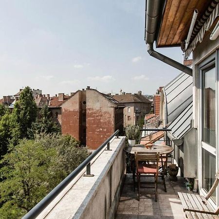 Penthouse -By The Danube Apartamento Budapeste Exterior foto